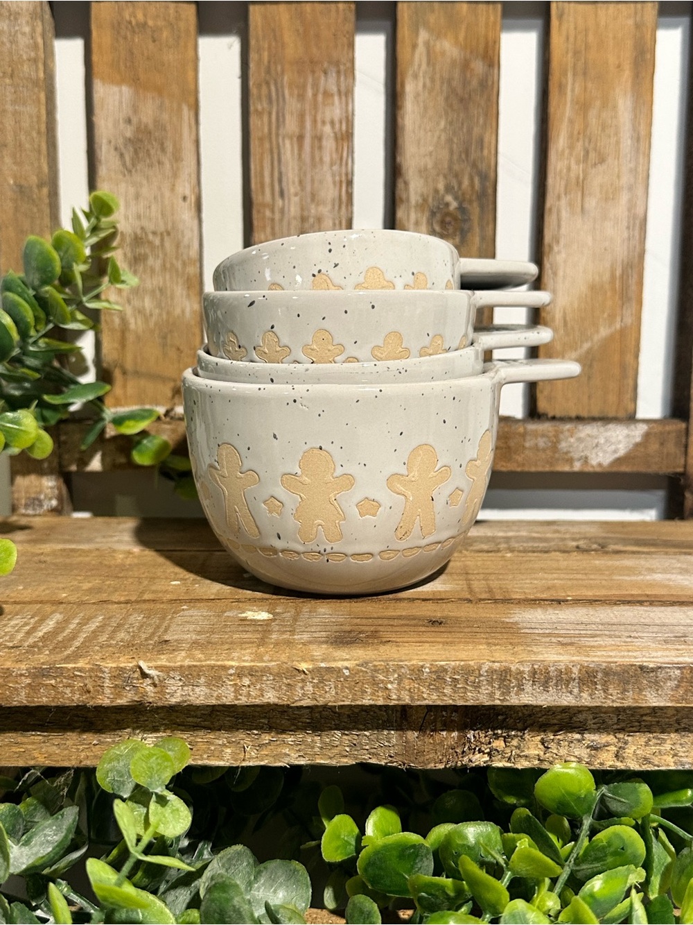 Handcrafted Ceramic Measuring Cups with Gingerbread Motif - Cream